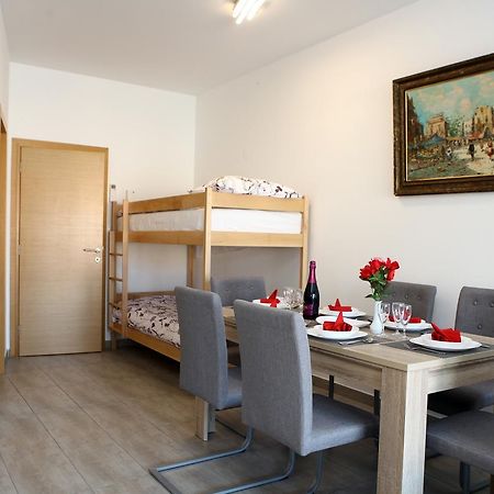 Charming San Simon Beach Apartment Jn Izola Dış mekan fotoğraf
