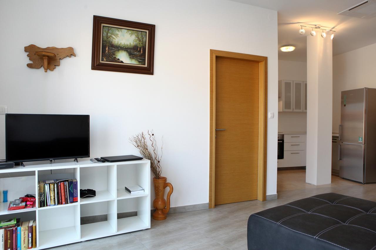 Charming San Simon Beach Apartment Jn Izola Dış mekan fotoğraf